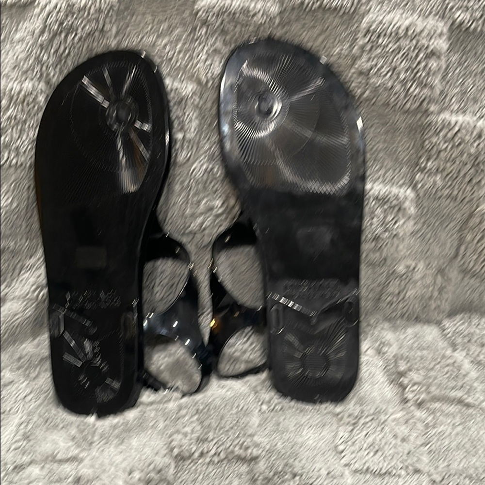 Michael Kors Black Strappy Sandals with T-Strap Design - Picture 4 of 4